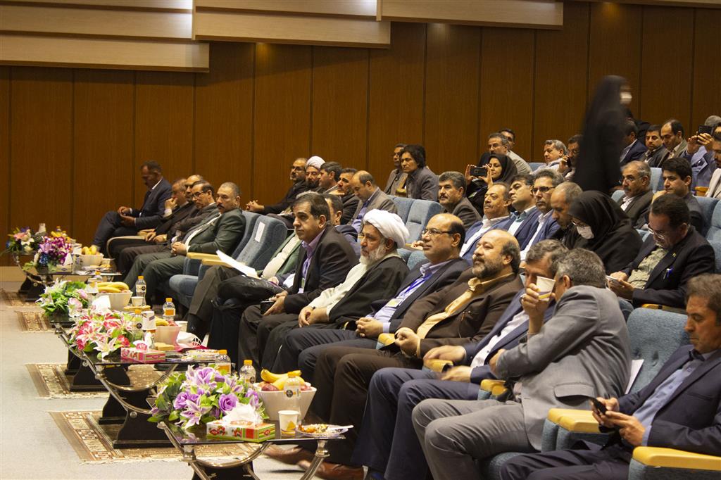 اولین رویداد فناورانه بین المللی در مسیر كشاورزی دانش بنیان با حضور مسوولان و تجار عراقی در حوزه كشاورزی در محل دانشگاه ایلام برگزار شد